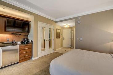 هتل آپارتمان Strip & Sphere View! Privately Owned Condo Hotel The Signature At Mgm