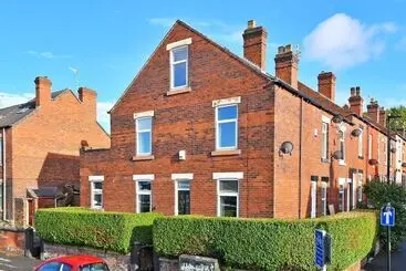 ペンション Spacious 4br, Parking, Near Centre