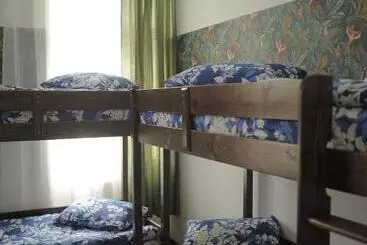 آپارتمان Vintage Downtown Hostel