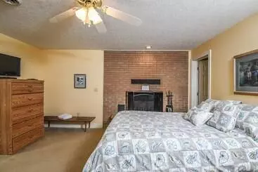 Mökkimajoitus Golden Pond