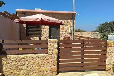 茅舍 Farmhouses. 5 Guests 2 Bedrooms 3 Beds1 Bathroom