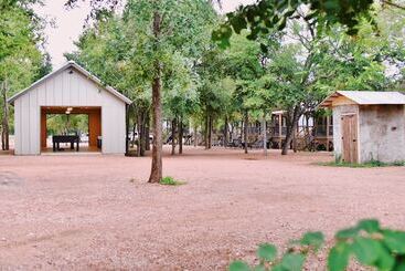 קוטג'' 16 Son S Geronimo   Birdhouse Cabin