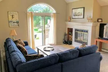 コテージ F3 Fairway Village Condo With Great Mountain Views 8 Minute Walk From Omni Mount Washington