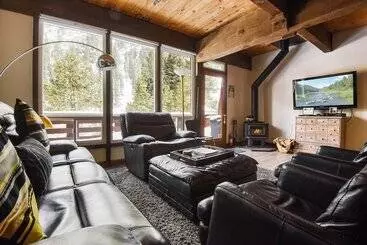 Mökkimajoitus Alpine Manor Retreat Mountain Relaxation