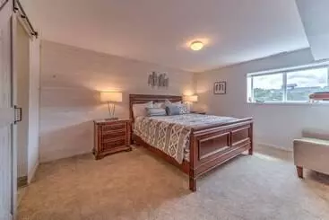 Huoneistohotelli Cavalier Beachfront Condominiums