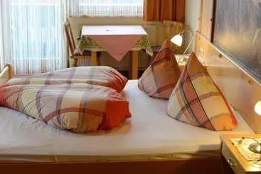 Пансион Gästehaus Gugger - Haus Vroni