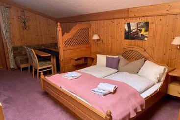 ペンション Bauernhof Oberscheffau