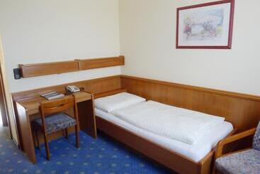 بنسيون Restaurant Böck Roter Hahn