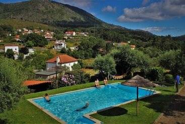 پانسیون Toca Dos Lobos   Ecological Cabin