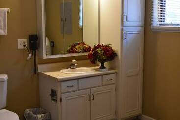 بيت ريفى Yellowstone River Suites