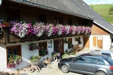 Kır Oteli Biobetrieb Lippenhof