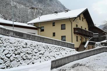 ホテル Gästeheim Hackl