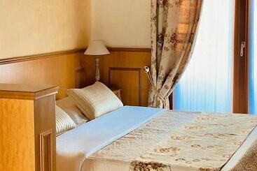 Hotel Isola Di Caprera