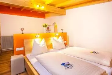 هتل Simone S Platzerl