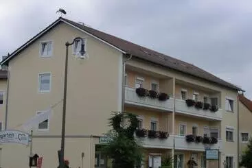 Bed and Breakfast Pension Eichschmid / Röll´n Biergarten
