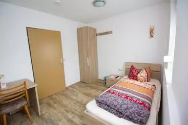 Bed and Breakfast Pension Eichschmid / Röll´n Biergarten