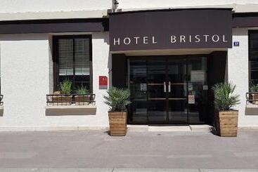 Отель L Hôtel Bristol