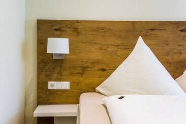 קוטג'' Bad Durkheim