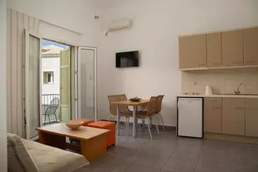 ペンション Iro Suites