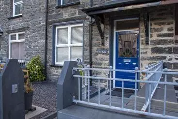 Mökkimajoitus Yr Adfa