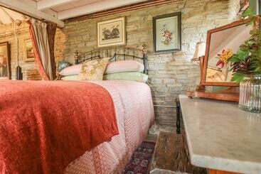 کلبه Jackdaw S Roost