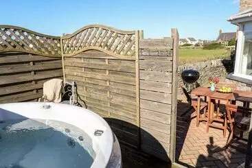 Mökkimajoitus Tyn Towyn   The Stables