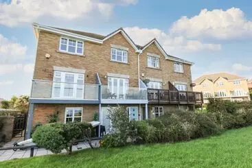 Mökkimajoitus Waters Edge