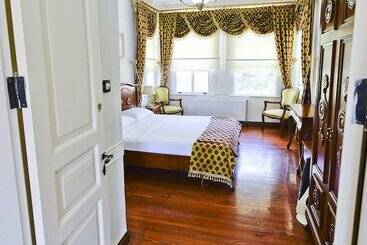 Hotel Calikusu Tarihi Besevler