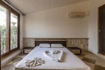 בית מלון כפרי Calypso Lakeview Villas