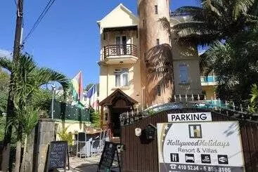 هتل Hollywood Holidays