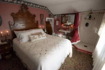 Secrets On Main Bed & Breakfast