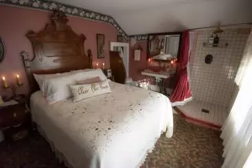 Secrets On Main Bed & Breakfast