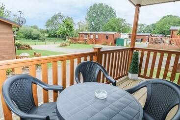 کلبه 18 Lake View