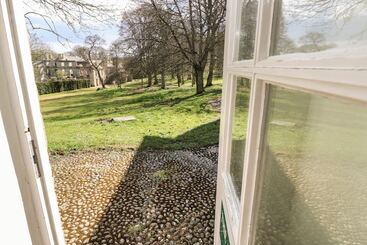 Сельский дом The Retreat