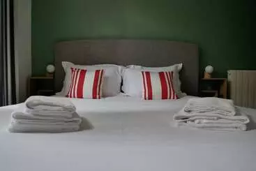 ホテル Hôtel Restaurant Trabenia