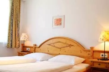 ホテル Neue Post Apartments