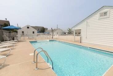 Broadway Court Motel