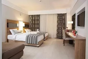 Hotel Cherry Garden City & Spa