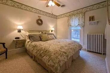 Hudson Manor Bed & Breakfast