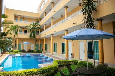 Hotel Meson De La Rivera