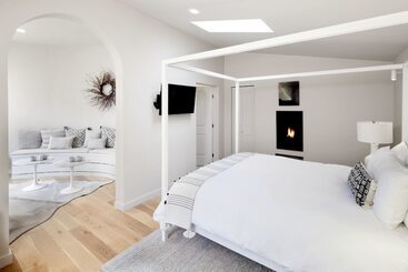 Отель Rockhouse Suites