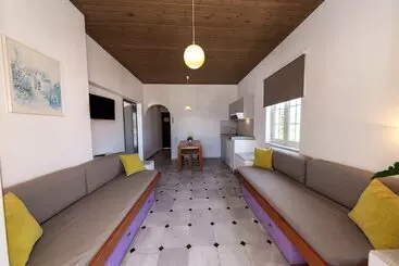 Manias Hotel Apartments