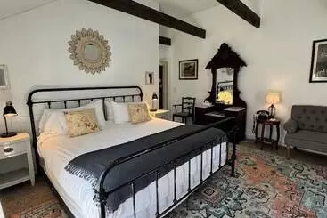 The Inn At Gristmill Square