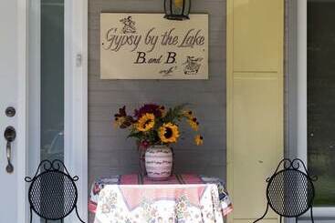 Gypsy By The Lake B & B