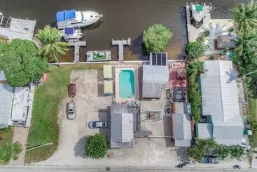 Mökkimajoitus Pine Island Paradise Resort