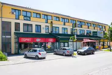 Aparthotel Landau An Der Isar