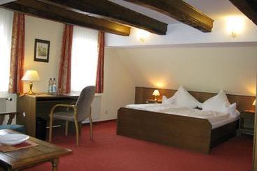 فندق -pension Haus Erna