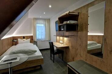 ペンション Gästehaus Dorflinde