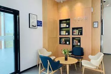 Hanting Hotel Shanghai Baogang Yueluo Freeway