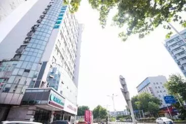 Hotelli City Comfort Inn Zhenjiang Dashikou Suning Plaza
